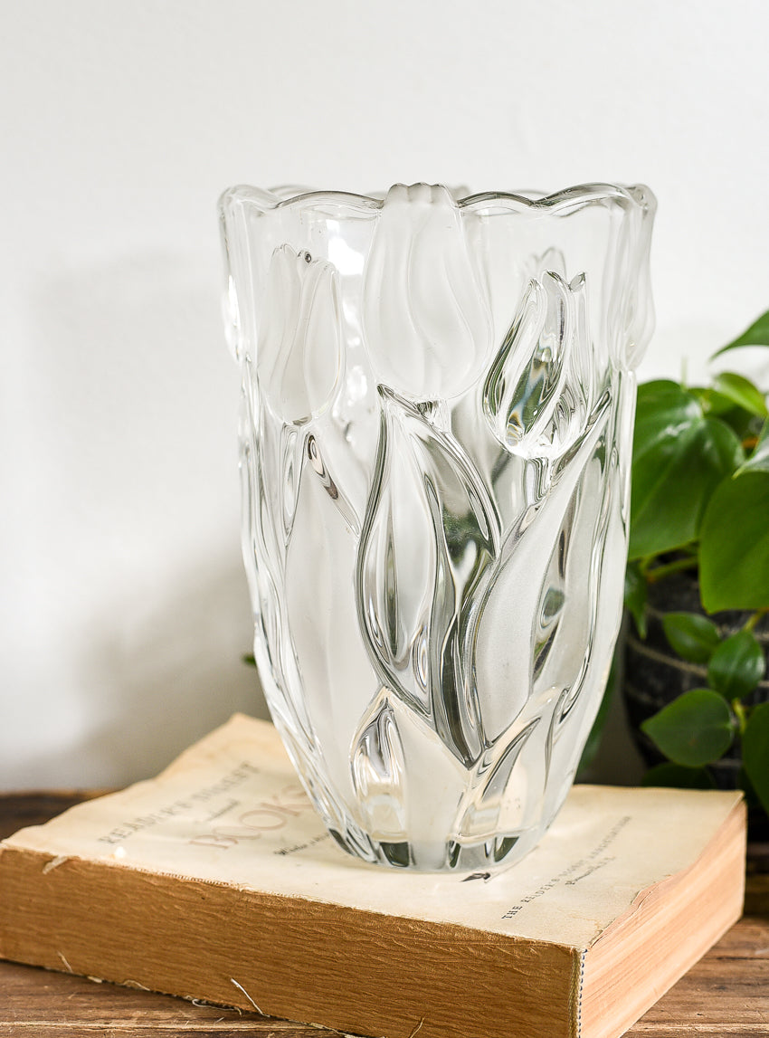 VINTAGE MIKASA TULIP VASE