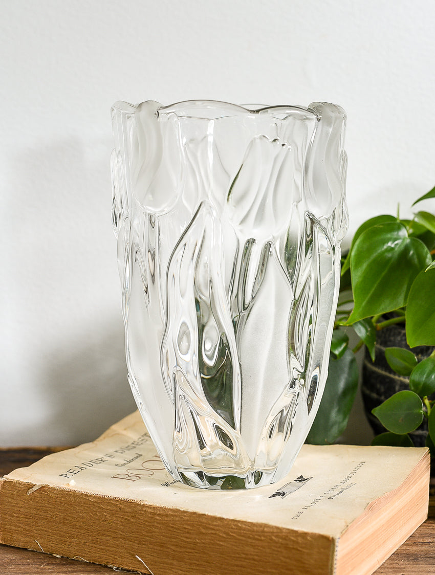 VINTAGE MIKASA TULIP VASE