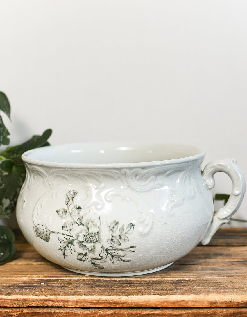 Ironstone-chamber-pot