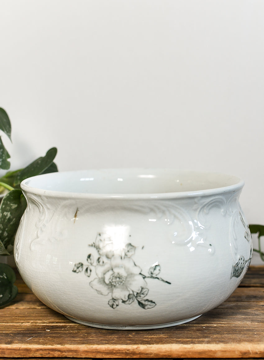 Ironstone-chamber-pot