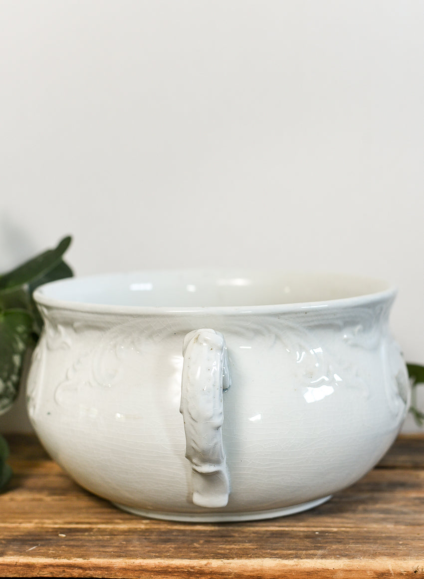 Ironstone-chamber-pot