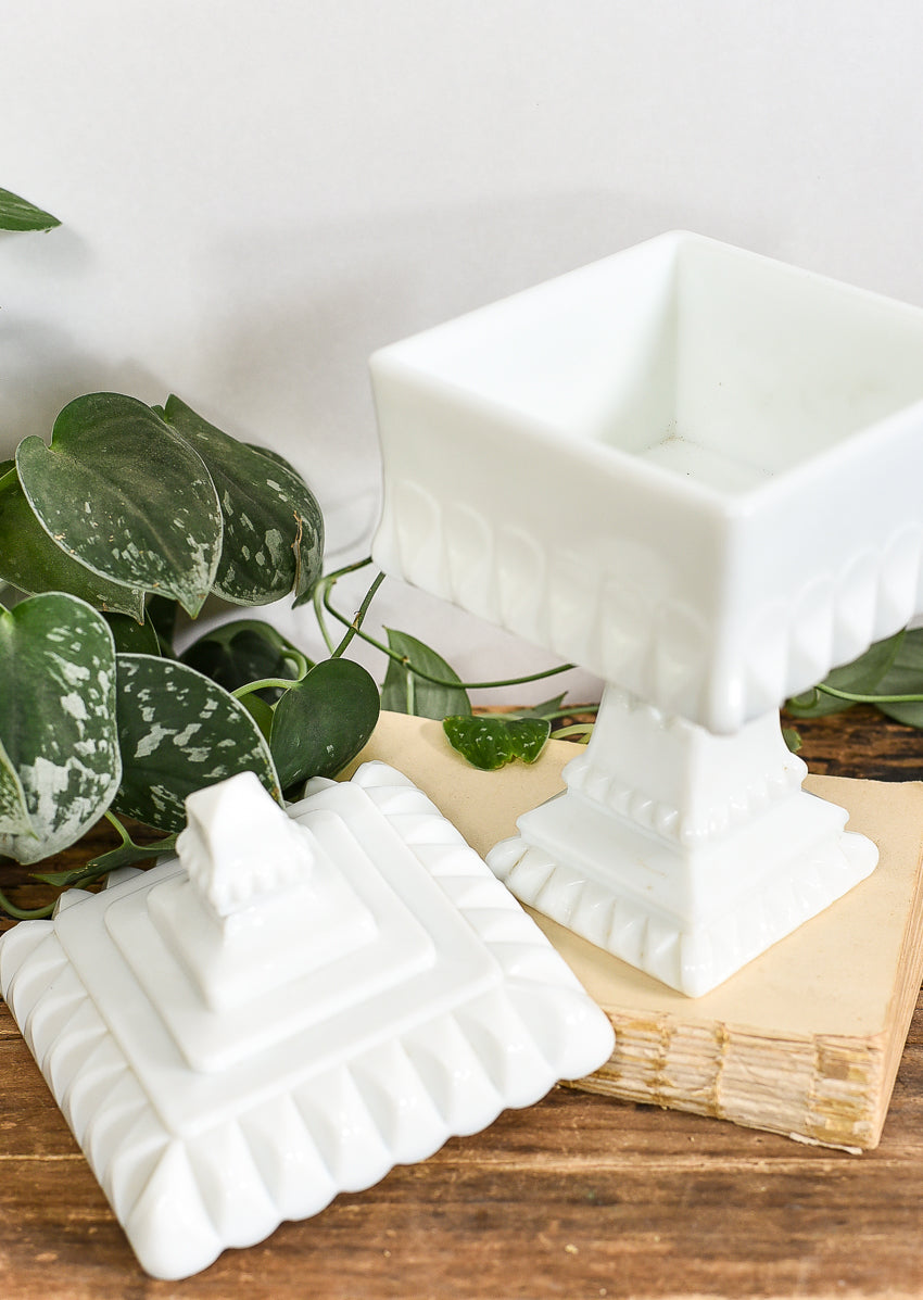 vintage-Westmoreland-milk-glass-dish