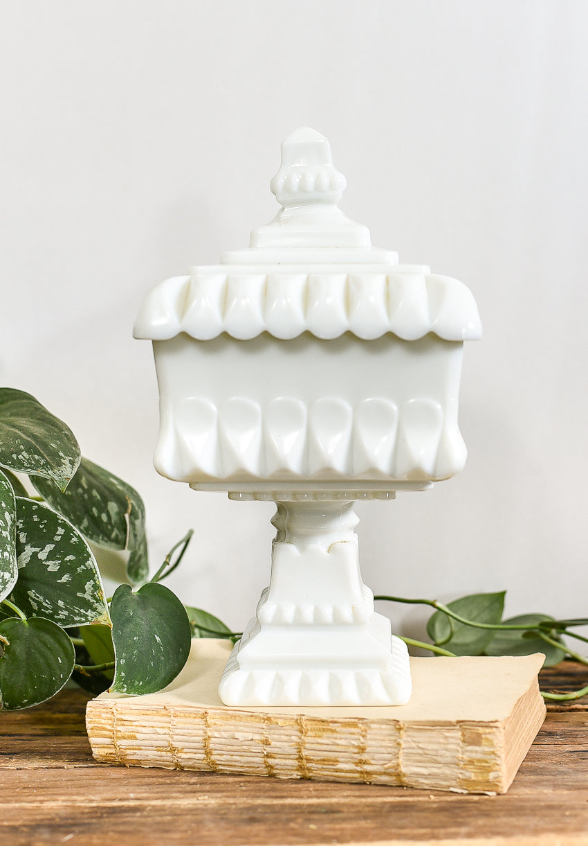 vintage-Westmoreland-milk-glass-dish