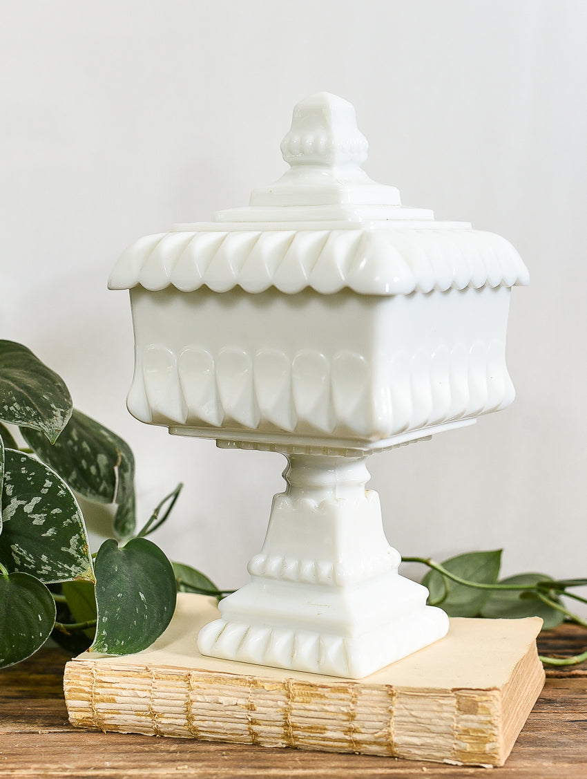 vintage-Westmoreland-milk-glass-dish