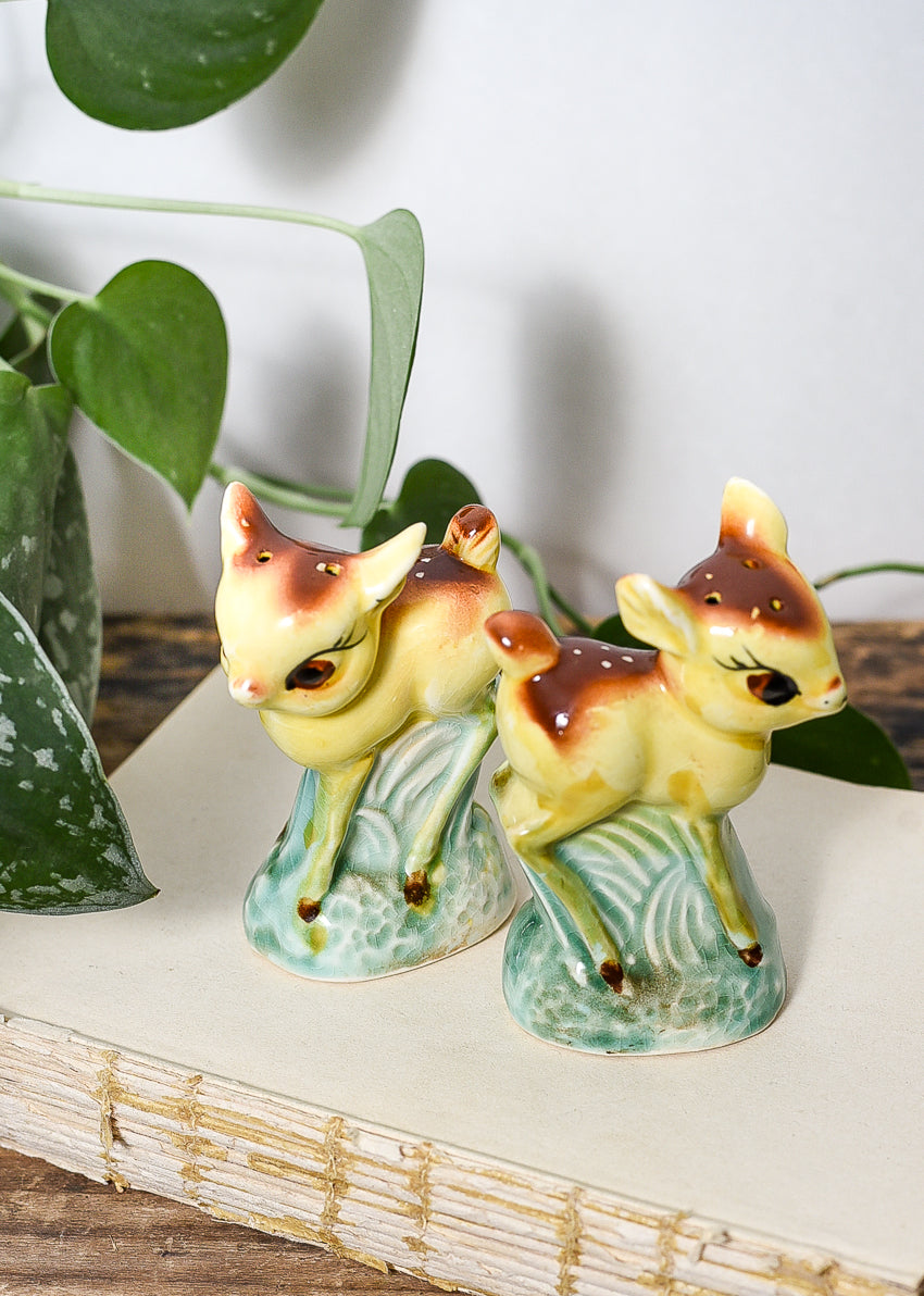 VINTAGE DEER SALT & PEPPER SHAKERS