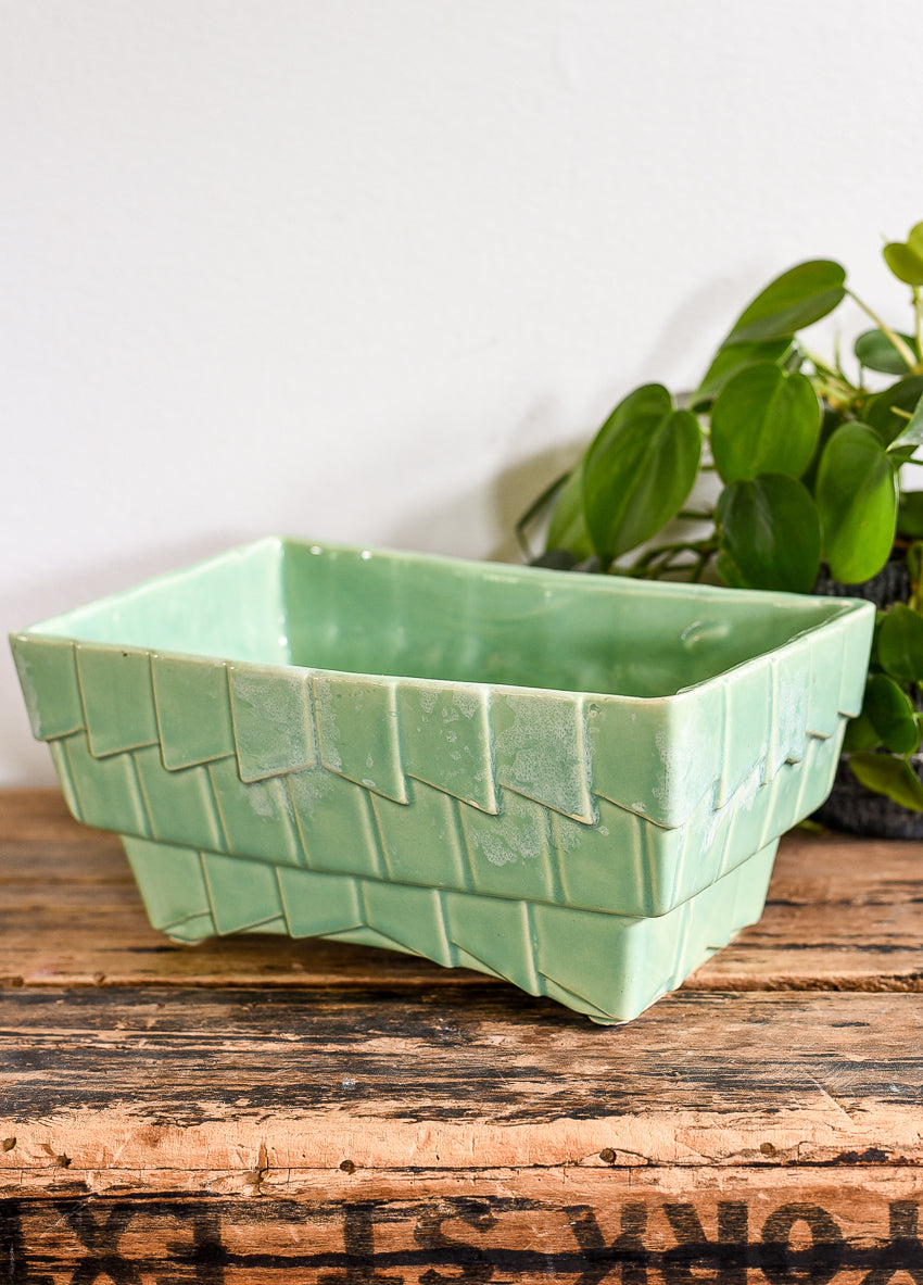 VINTAGE POTTERY USA POTTERY PLANTER
