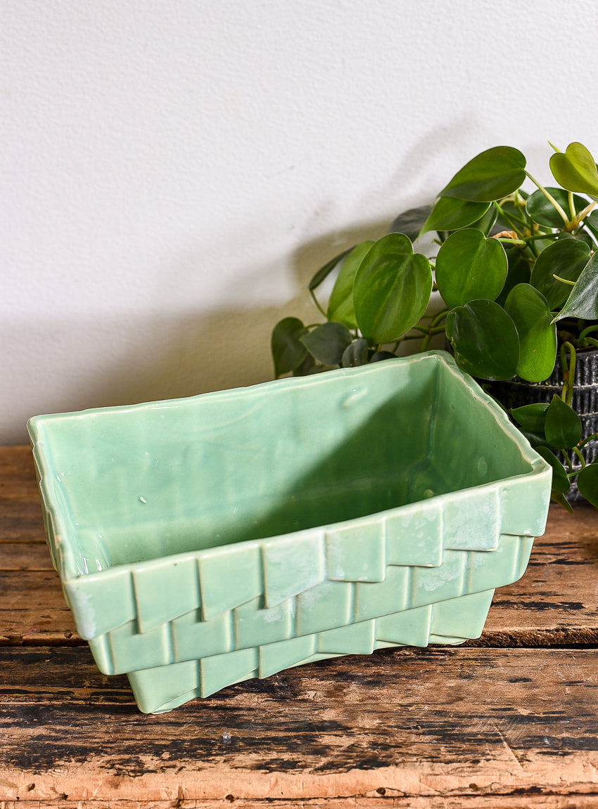 VINTAGE POTTERY USA POTTERY PLANTER