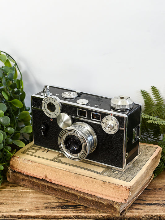 Vintage Argus camera with case